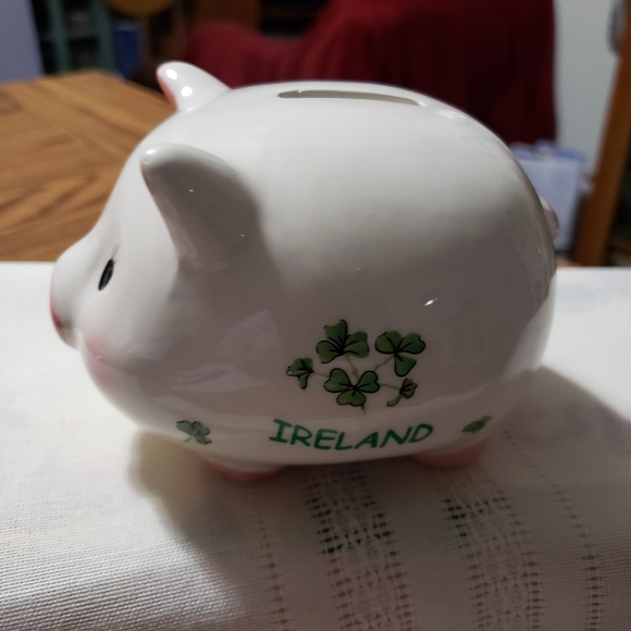 Look at this cute face.. Cute Ceramic Piggy Bank from Ireland. - Picture 4 of 7
